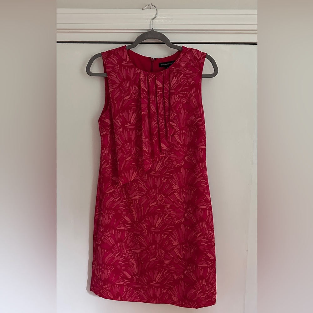 Banana Republic Red Pleated Shift Dress 100% Polyester Sz 2, Excellent Condition